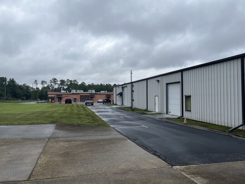 More Photos Of 3320 McLemore Dr, Pensacola Flex For Sale