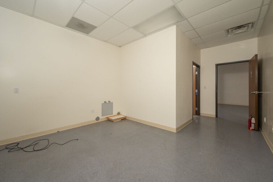 More Photos Of 2500 Canyon Rd, Bullhead City Medical For Lease