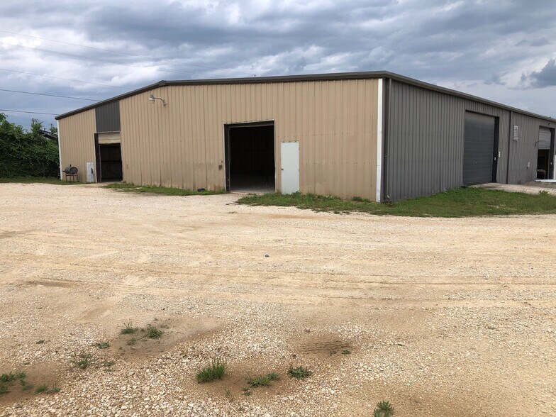 More Photos Of 124 Industrial Dr, Boerne Service For Lease