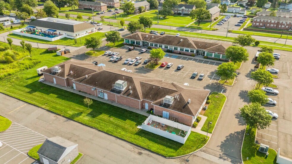 More Photos Of 445-445A Willard Ave, Newington Medical For Lease