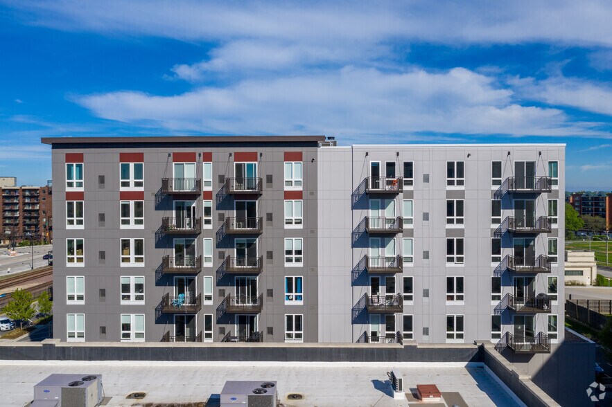 More Photos Of 1555 Ellinwood Ave, Des Plaines Apartments For Lease