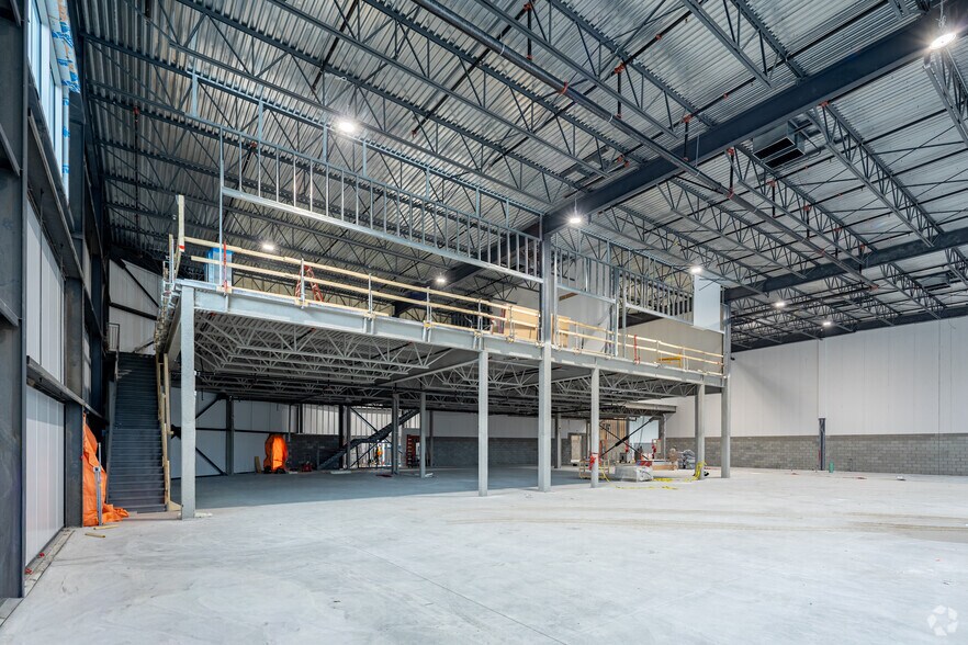More Photos Of 100 Blvd Jean-Baptiste-Rolland O, Saint-jerome Unknown For Lease
