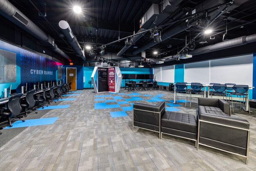 More Photos Of 8700 S Price Rd, Tempe Office For Sale