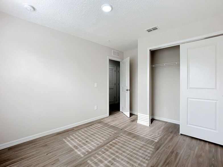 More Photos Of 9556 Hood Rd, Jacksonville Apartments For Sale