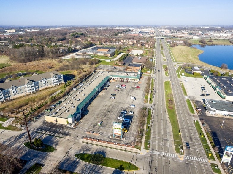 More Photos Of 6801-6917 W Brown Deer Rd, Milwaukee General Retail For Lease