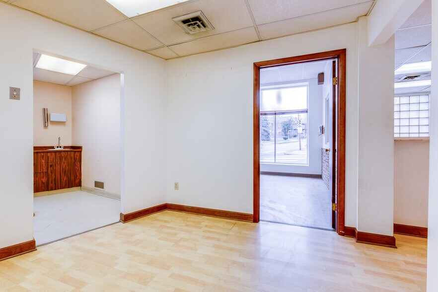 More Photos Of 6300 Forward Ave, Pittsburgh Storefront Retail Residential For Lease