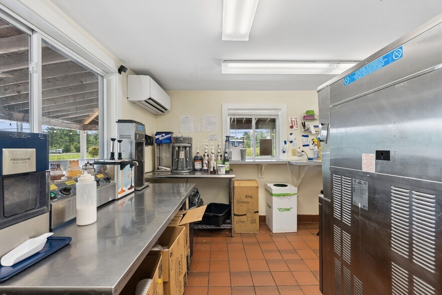 More Photos Of 150 US ROUTE 1, Freeport Fast Food For Sale