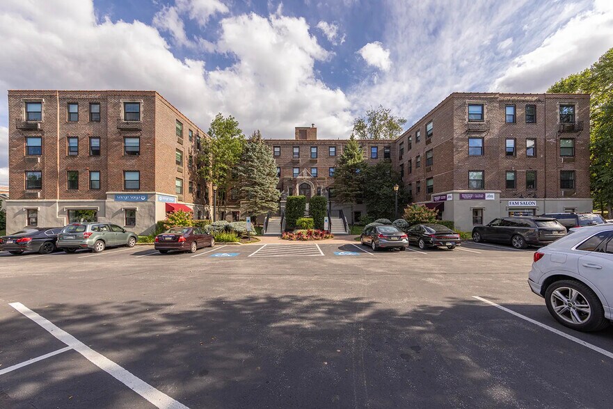 More Photos Of 250 W Lancaster Ave, Wayne Apartments For Lease