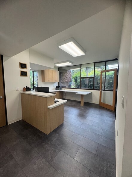 More Photos Of 814 W Foothill Blvd, Monrovia Medical For Sale