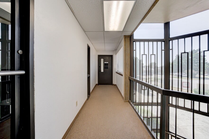 More Photos Of 2401 Tee Cir, Norman Office For Lease