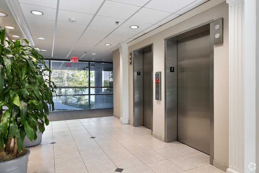 More Photos Of 1101 N Lake Destiny Dr, Maitland Office Residential For Lease