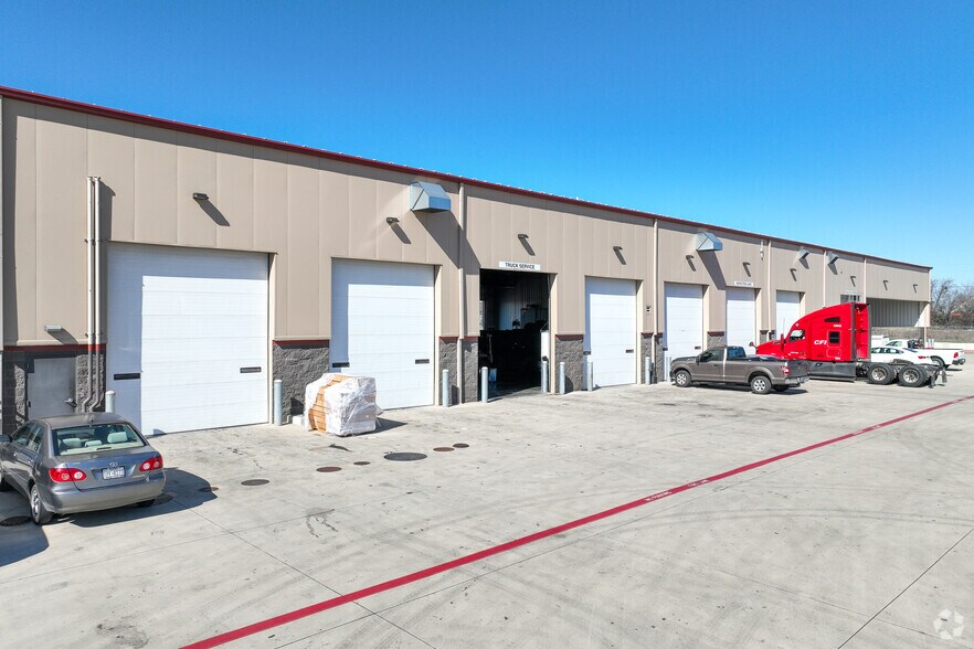 More Photos Of 3501 S Burleson Blvd, Alvarado Truck Terminal For Sale