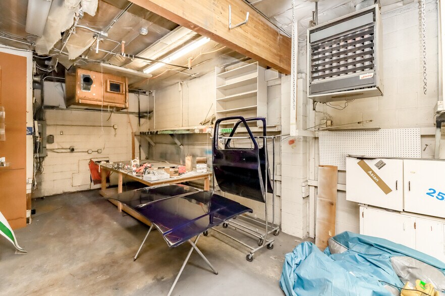 More Photos Of 3838 S Warner St, Tacoma Flex For Lease