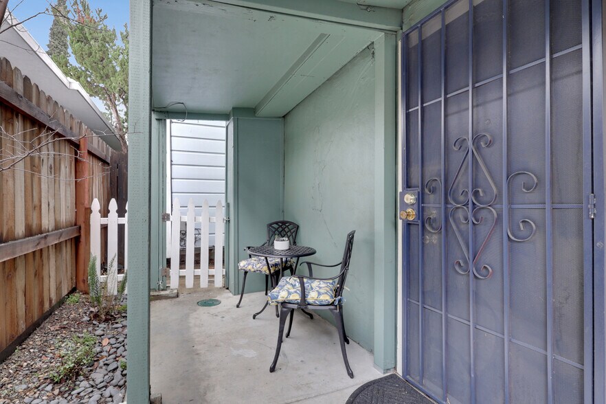 More Photos Of 517 13th St, Sacramento Multifamily For Sale