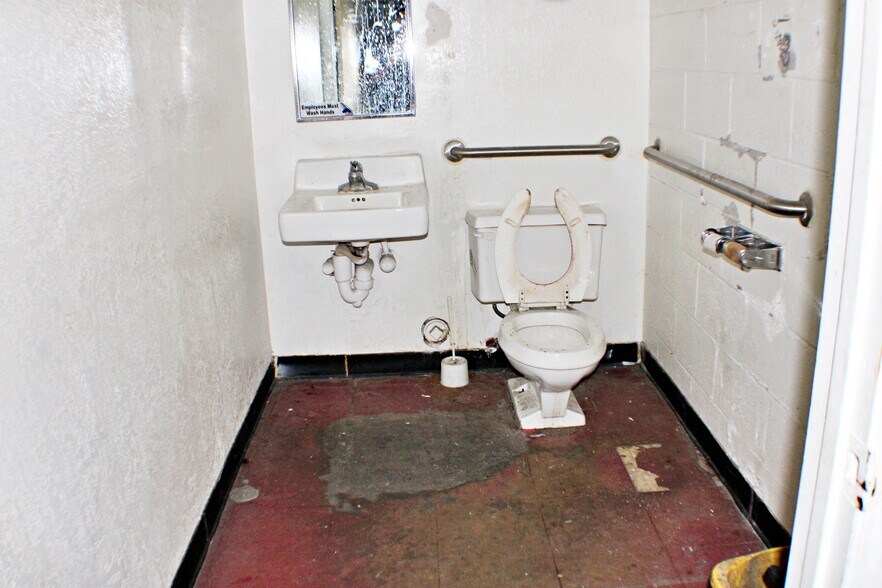 More Photos Of 10978 Montwood Dr, El Paso Unknown For Lease