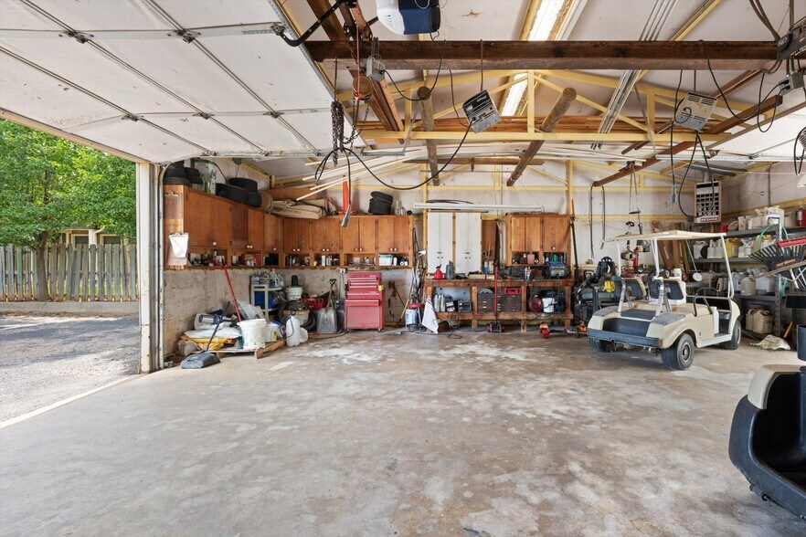 More Photos Of 355 E Pebble Creek Ter, Mustang Sports And Entertainment For Sale