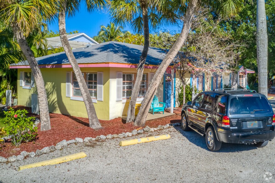 More Photos Of 706 Donax St, Sanibel Hotel For Sale
