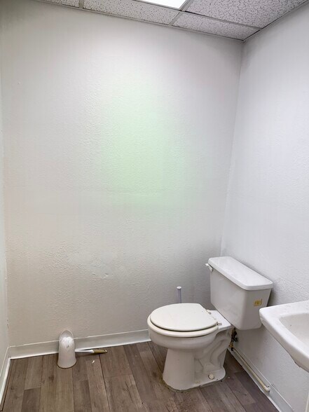 More Photos Of 3203 Apalachee Pky, Tallahassee Unknown For Lease