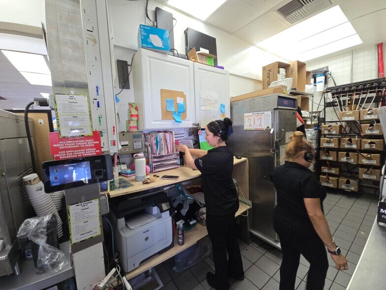 More Photos Of 106 S Azusa Ave, Azusa Fast Food For Lease