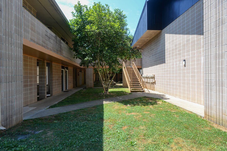 More Photos Of 212 Old Belwood Rd, Calhoun Apartments For Sale