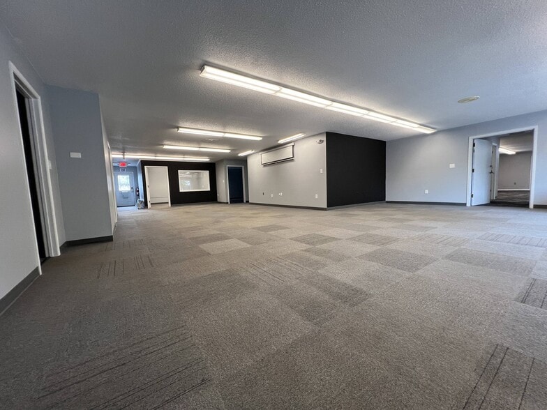 More Photos Of 1910 Indian Wood Cir, Maumee Medical For Lease