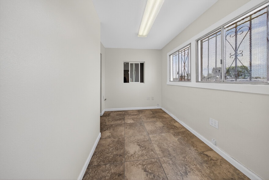 More Photos Of 1433-1437 W El Segundo Blvd, Compton Warehouse For Lease