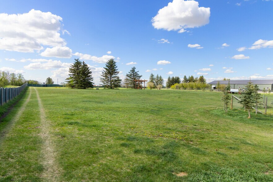 More Photos Of 282063 Twp Rd 224A, Rocky View No 44 Veterinarian Kennel For Sale