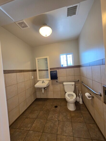 More Photos Of 11654 W Pico Blvd, Los Angeles Office For Lease