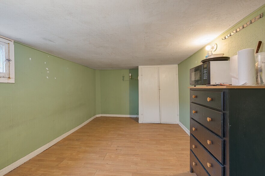 More Photos Of 5417 NE 15th Ave, Portland Specialty For Sale