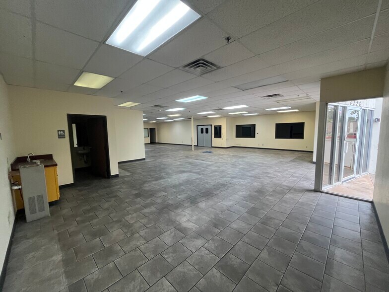 More Photos Of 4220-4232 Charter Ave, Oklahoma City Warehouse For Lease