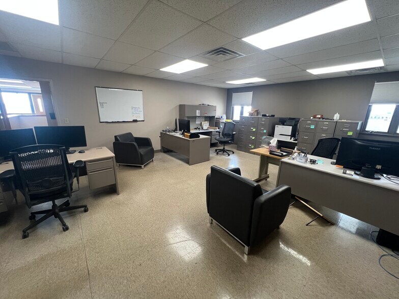 More Photos Of 1065 W Center St, Eureka Warehouse For Lease