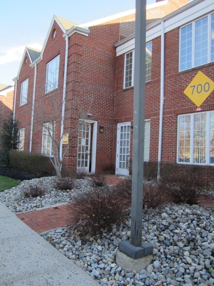 More Photos Of 711-723 Courtyard Dr, Somerville Office For Sale