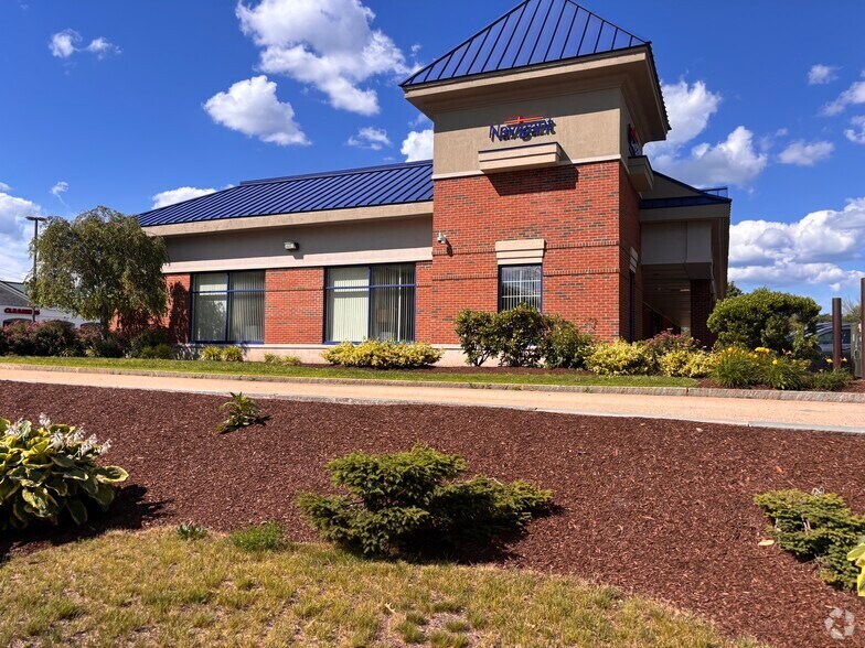 More Photos Of 1041 Ten Rod Rd, North Kingstown Bank For Lease