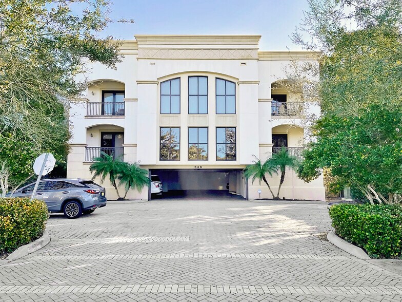 More Photos Of 862-868 102nd Ave N, Naples Office For Sale