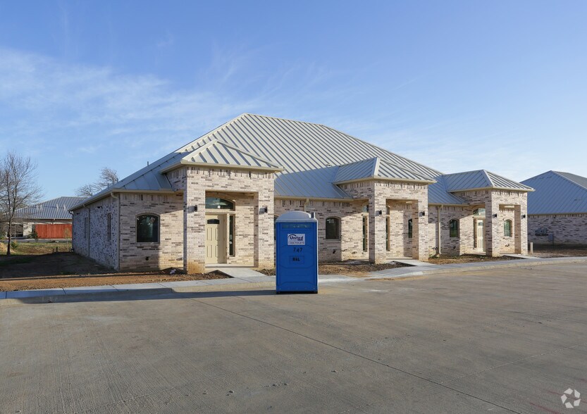 More Photos Of 6140 Precinct Line Rd, Hurst Office For Lease
