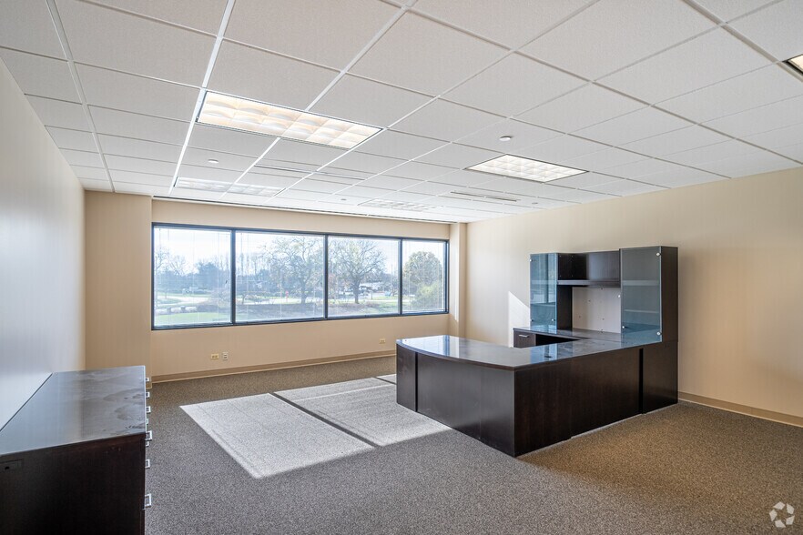More Photos Of 387 Shuman Blvd, Naperville Medical For Lease