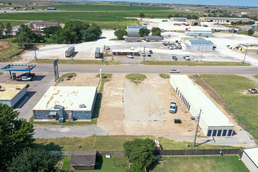 More Photos Of 400 E Jack Choate Ave, Hennessey Office For Sale