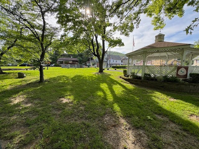 More Photos Of 233 Main St, Highland Falls General Retail For Sale