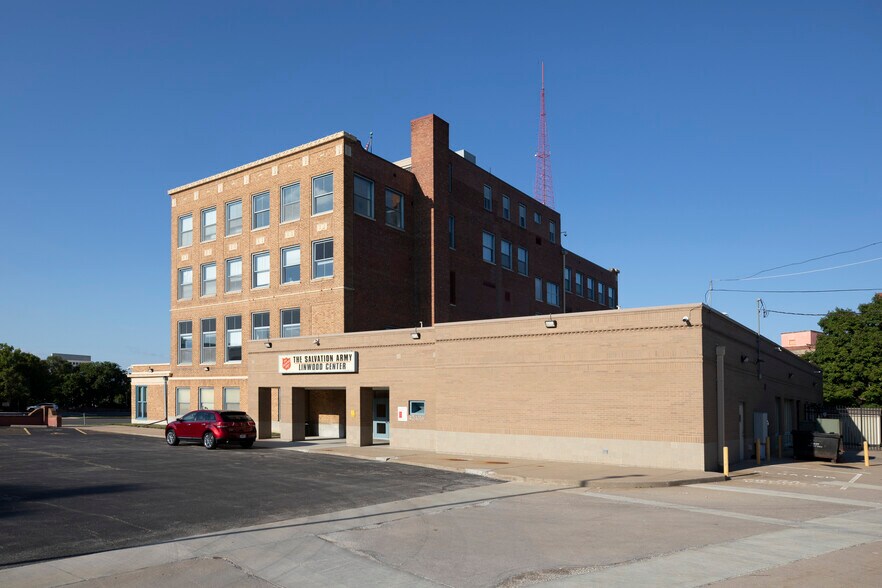 More Photos Of 101 W Linwood Blvd, Kansas City Office Residential For Sale