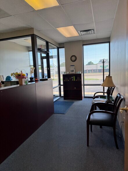 More Photos Of 431 E Diamond Ave, Evansville Office For Lease
