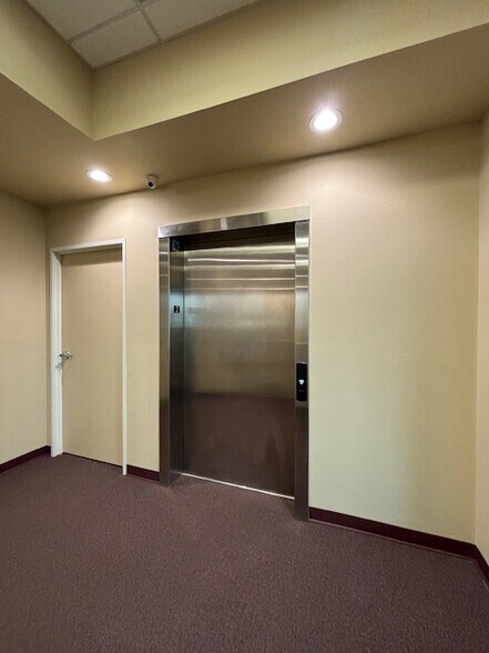 More Photos Of 406 E Vanderbilt Way, San Bernardino Medical For Sale