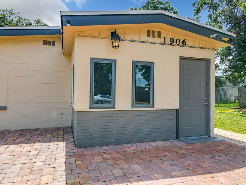 More Photos Of 1906 Murdock Blvd, Orlando Office For Lease