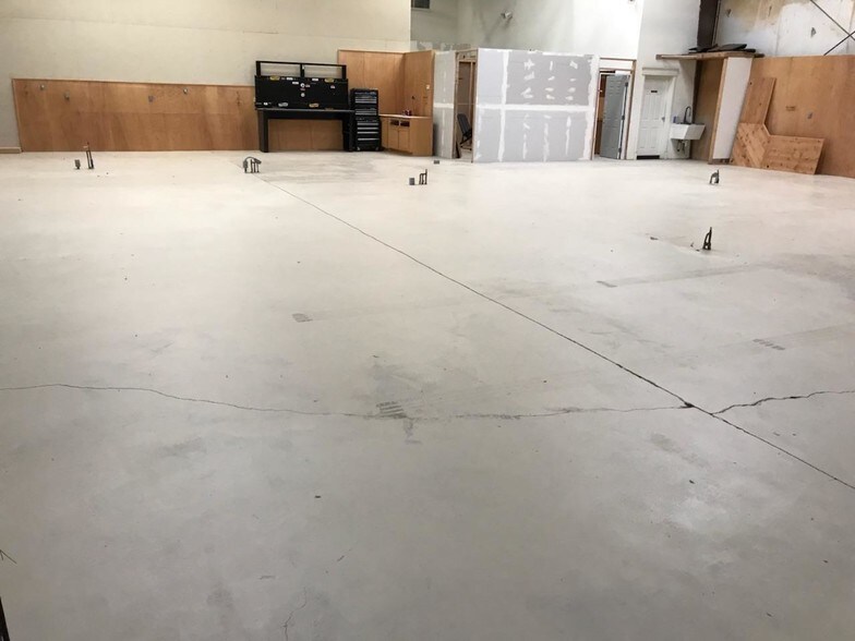 More Photos Of 428 N Curry St, Tehachapi Light Manufacturing For Sale