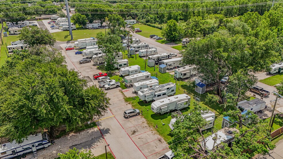 More Photos Of 2905 Oakdale rd, Grand Prairie Trailer Camper Park For Sale
