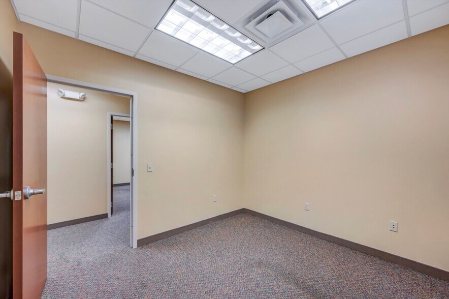 More Photos Of 1110 Clay Ave, Dunmore Medical For Lease