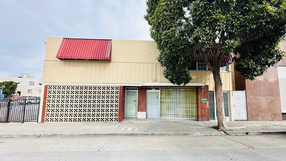 More Photos Of 2809-2815 Macdonald Ave, Richmond Office For Sale