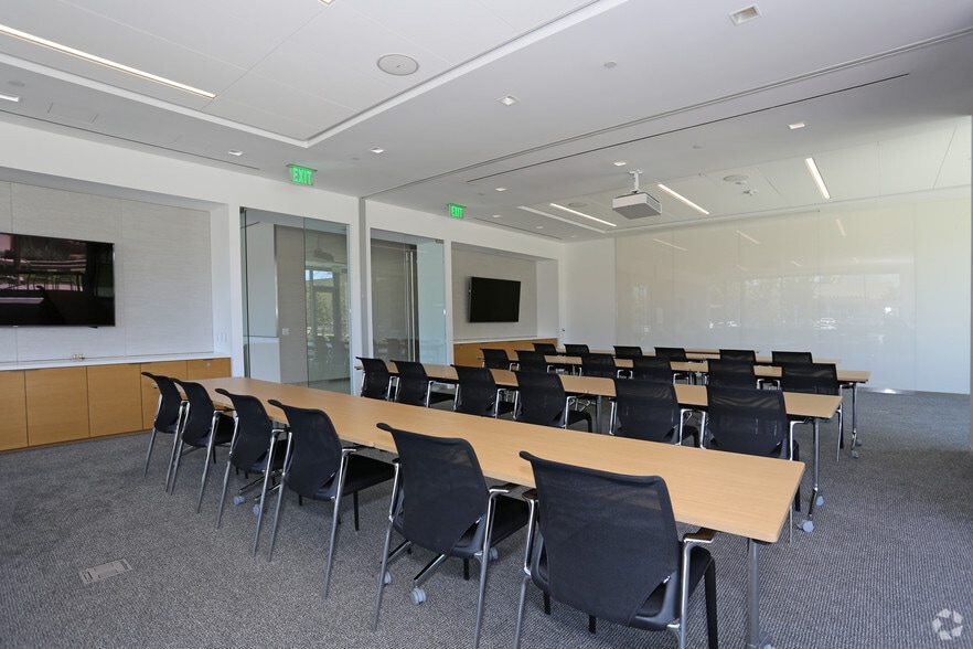 More Photos Of 535-575 Anton Blvd, Costa Mesa Unknown For Lease
