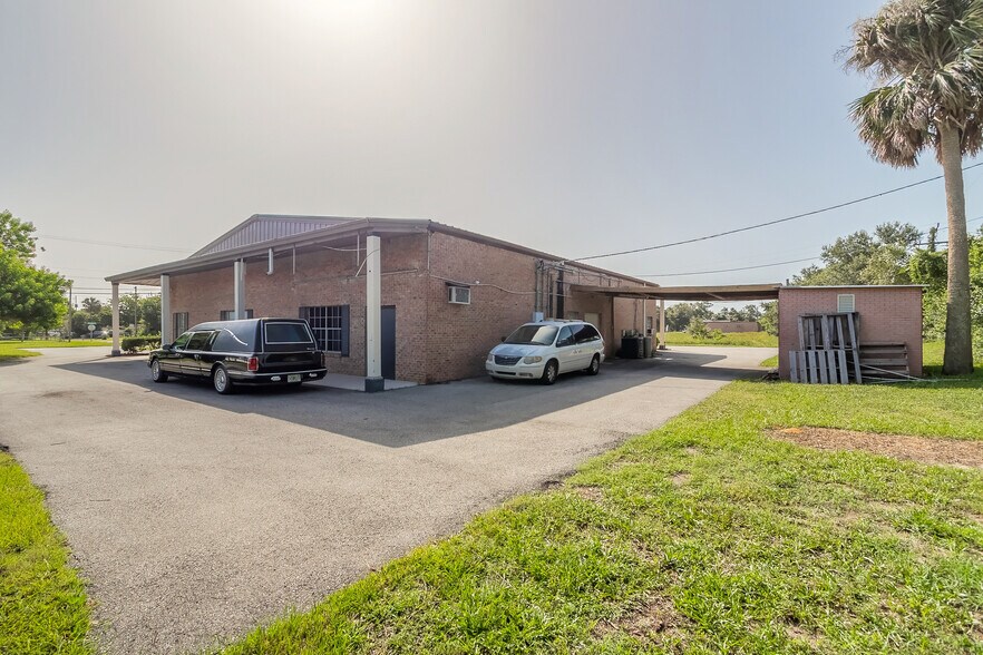 More Photos Of 1036 Derbyshire Rd, Daytona Beach Office For Sale
