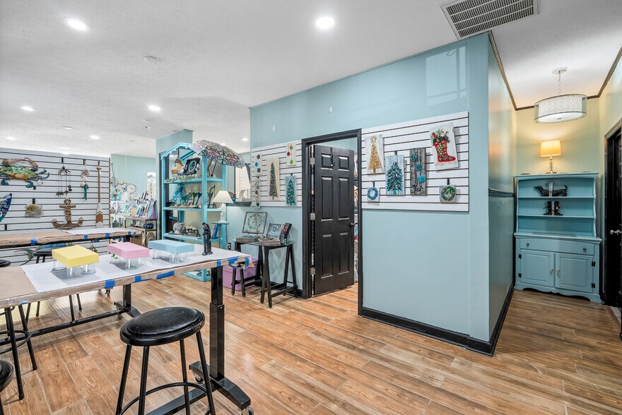 More Photos Of 414 N Howe St, Southport Office For Sale