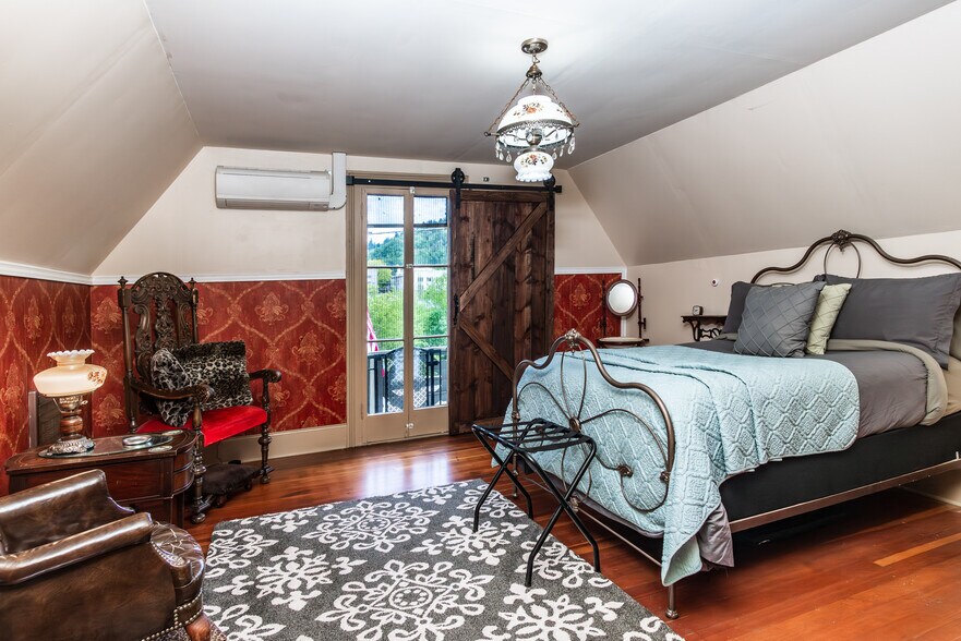 More Photos Of 236 SE Stephens St, Roseburg Hospitality For Sale